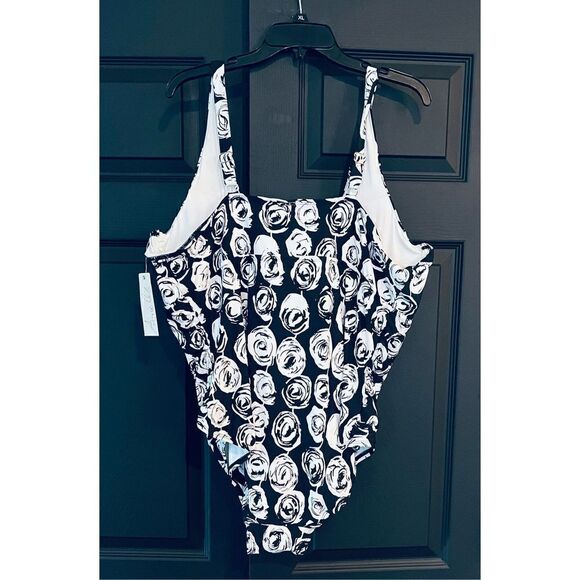 Anne Cole Women's Plus-Size Over The Shoulder One Piece Swimsuit - Picture 2 of 4